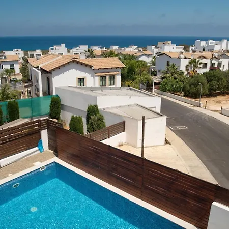Oceans Breeze Villa *